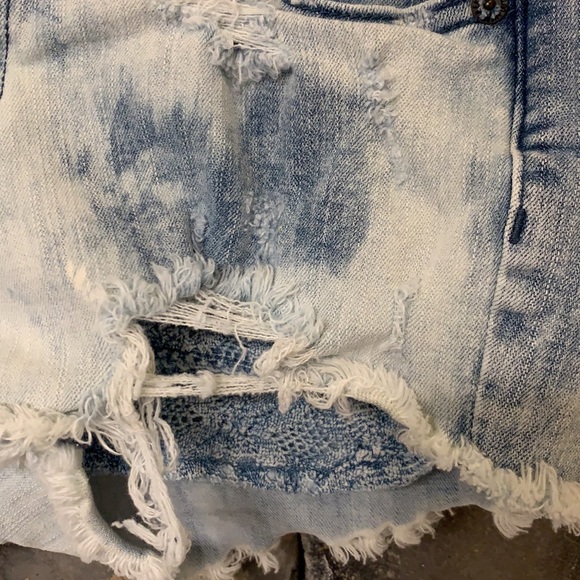 American Eagle Shorts - Picture 6 of 6